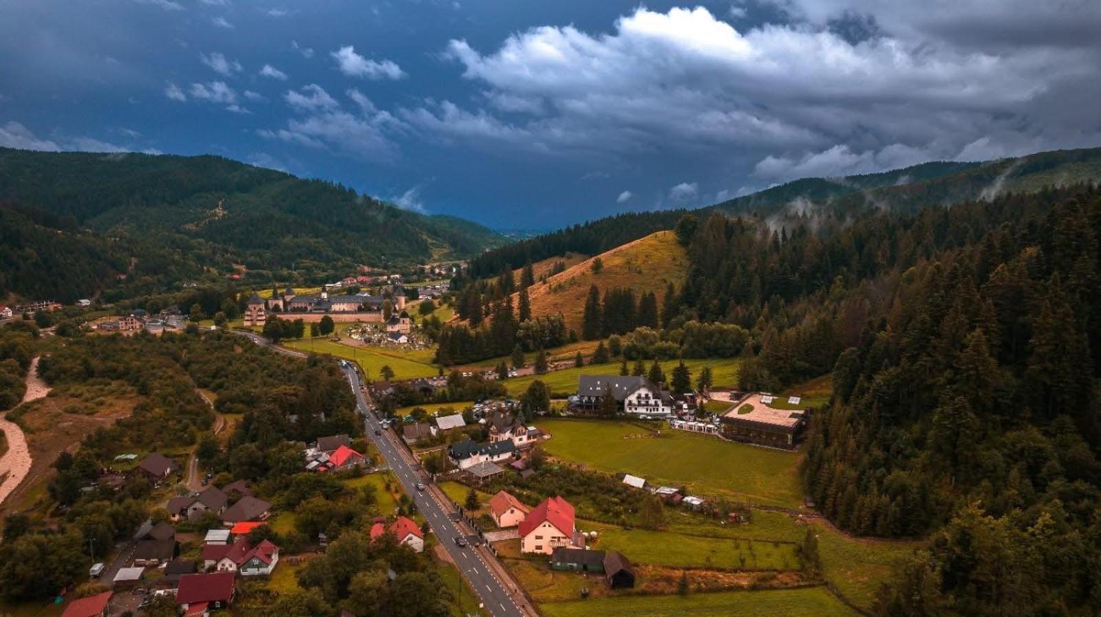 Hotel Ieremia Movila Sucevita Exteriör bild
