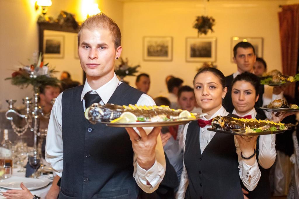 Hotel Ieremia Movila Sucevita Exteriör bild